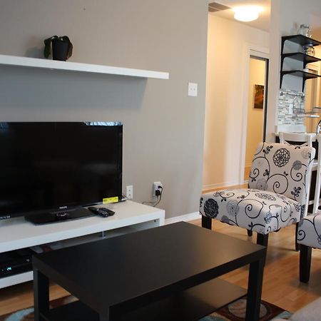 Accurate Plus Furnished Apartment- Brickstone Mews Миссиссага Номер фото