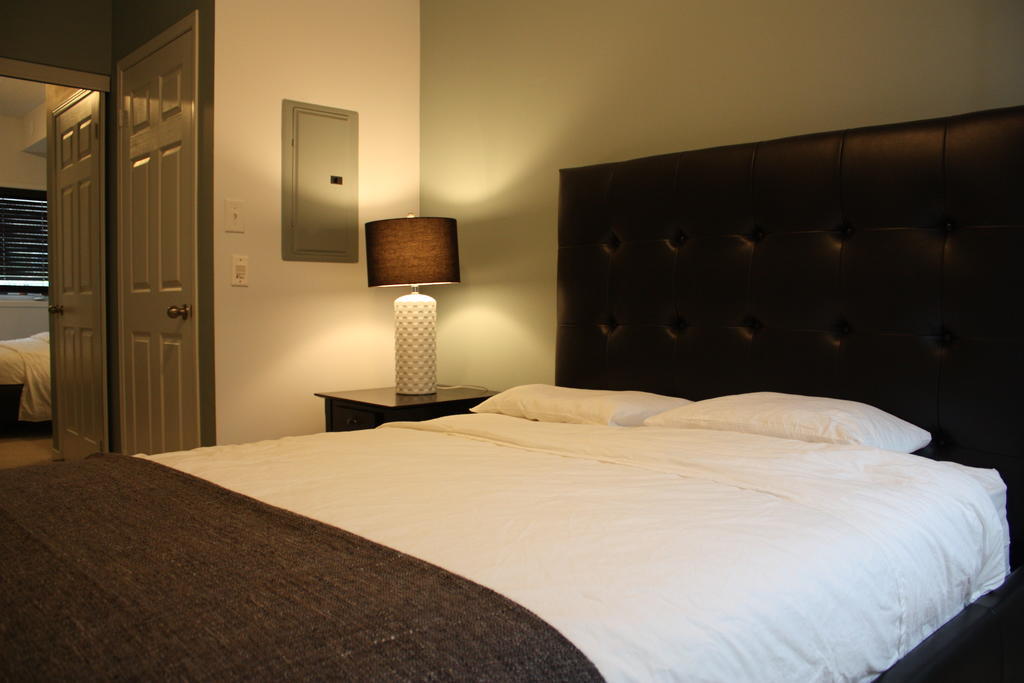 Accurate Plus Furnished Apartment- Brickstone Mews Миссиссага Номер фото