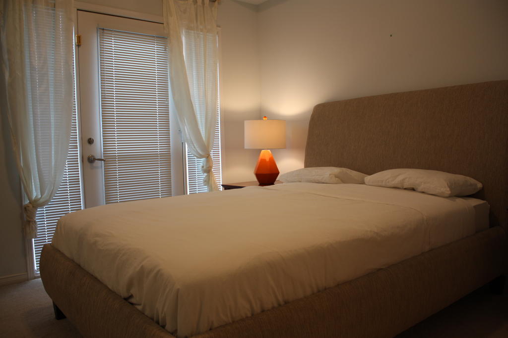 Accurate Plus Furnished Apartment- Brickstone Mews Миссиссага Номер фото