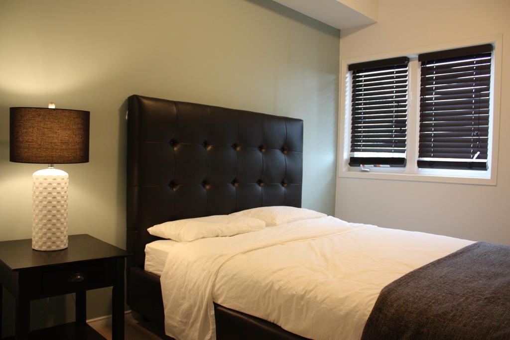 Accurate Plus Furnished Apartment- Brickstone Mews Миссиссага Номер фото